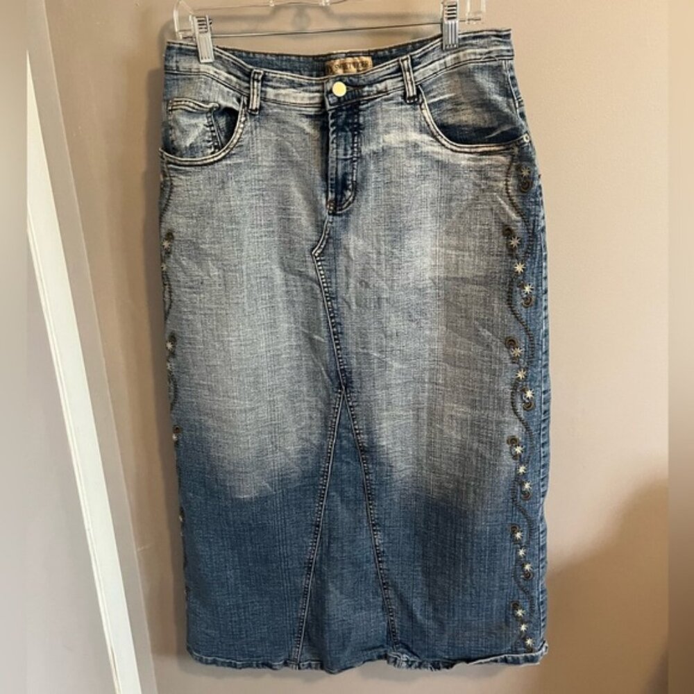 Vintage western denim skirt embroidered size 32 festival country cowgirl